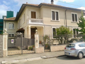 Re Monza appartamenti in villa comodi per Milano